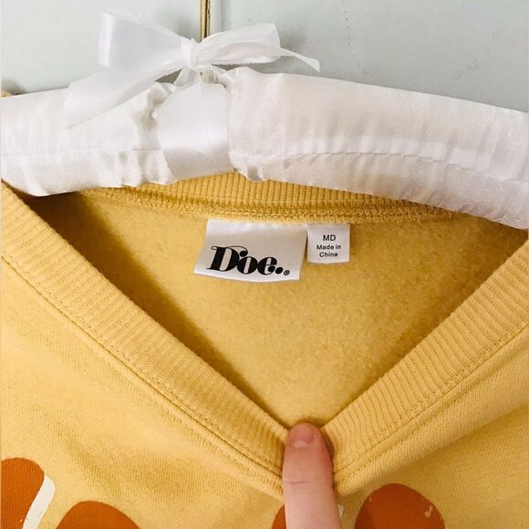 Woman kind pale yellow and organs retro style crew neck oversized sweatshirt - Picture 2 of 5